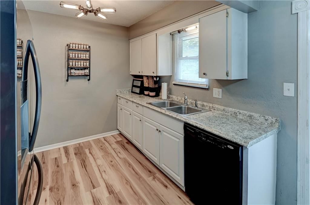 Photo 14 of 41 - 204 Millview Drive