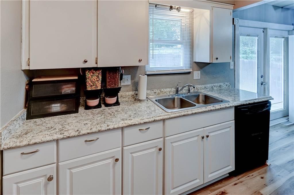 Photo 15 of 41 - 204 Millview Drive