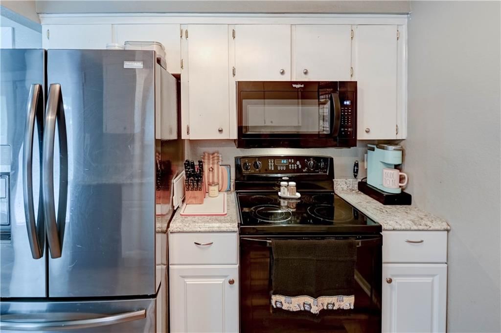 Photo 16 of 41 - 204 Millview Drive