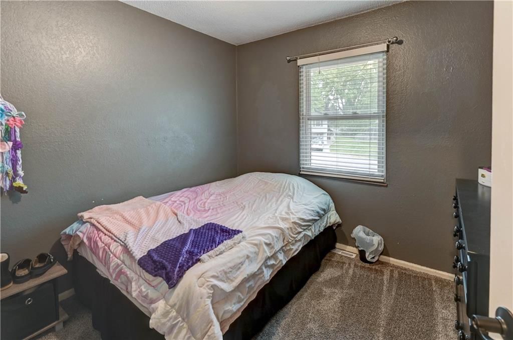 Photo 23 of 41 - 204 Millview Drive