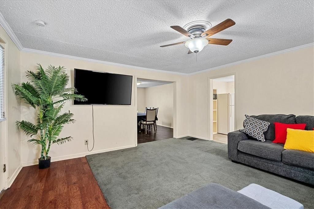 Photo 5 of 19 - 315 S SPRING Street