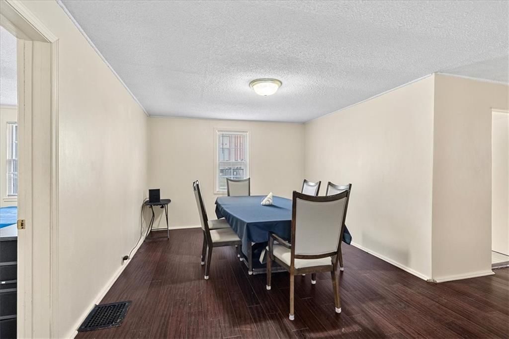 Photo 7 of 19 - 315 S SPRING Street