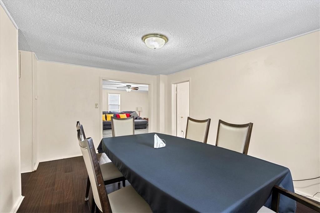 Photo 8 of 19 - 315 S SPRING Street