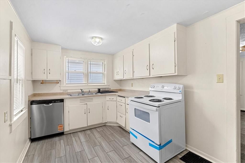 Photo 11 of 19 - 315 S SPRING Street