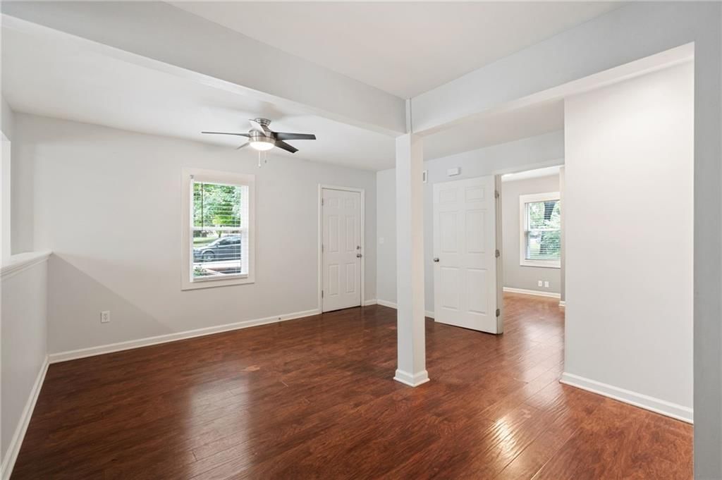 Photo 5 of 25 - 721 S Chestnut Street