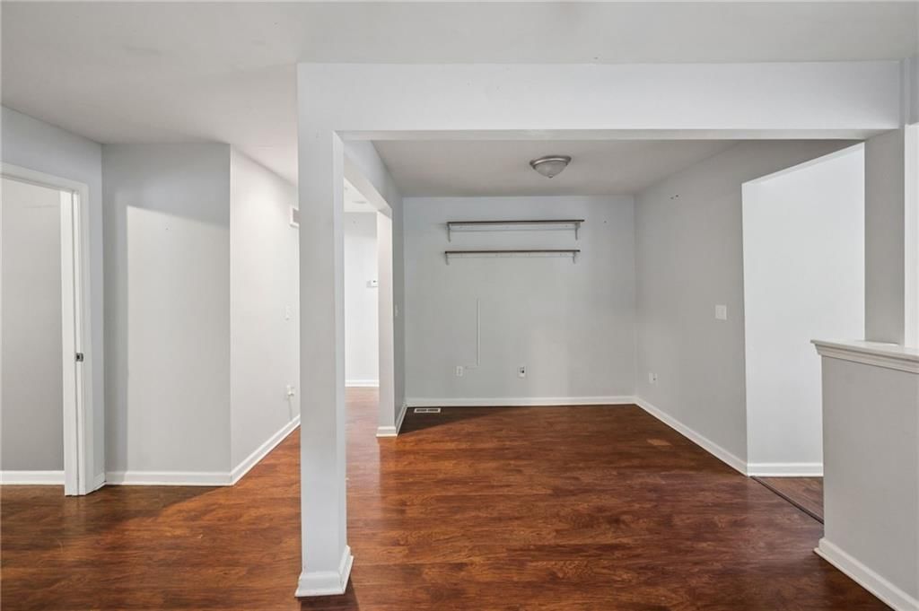 Photo 8 of 25 - 721 S Chestnut Street