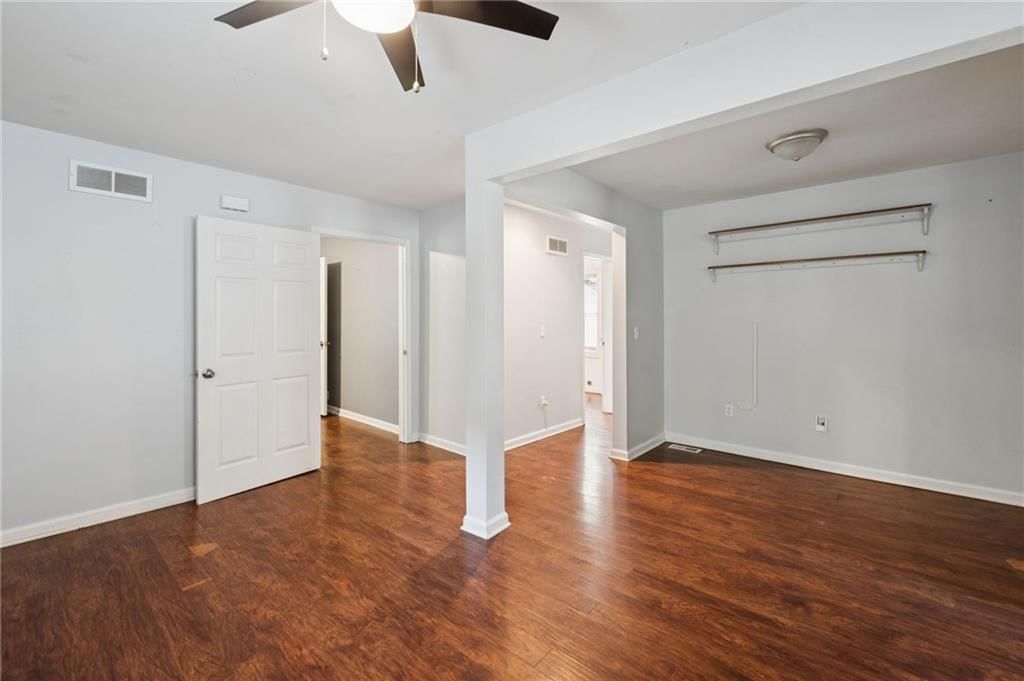 Photo 9 of 25 - 721 S Chestnut Street
