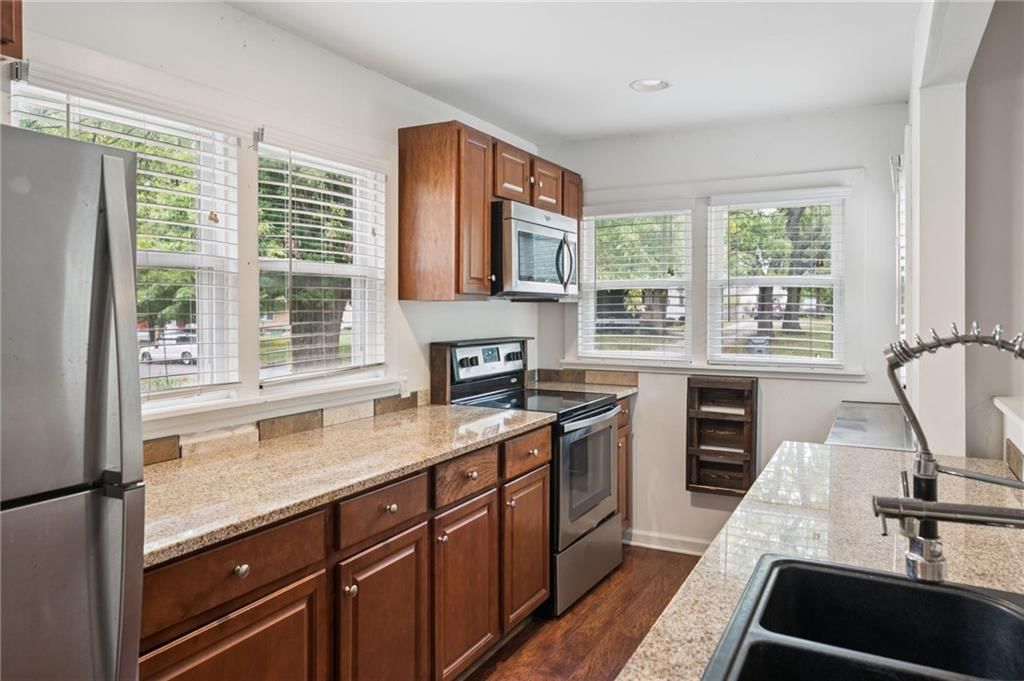 Photo 11 of 25 - 721 S Chestnut Street