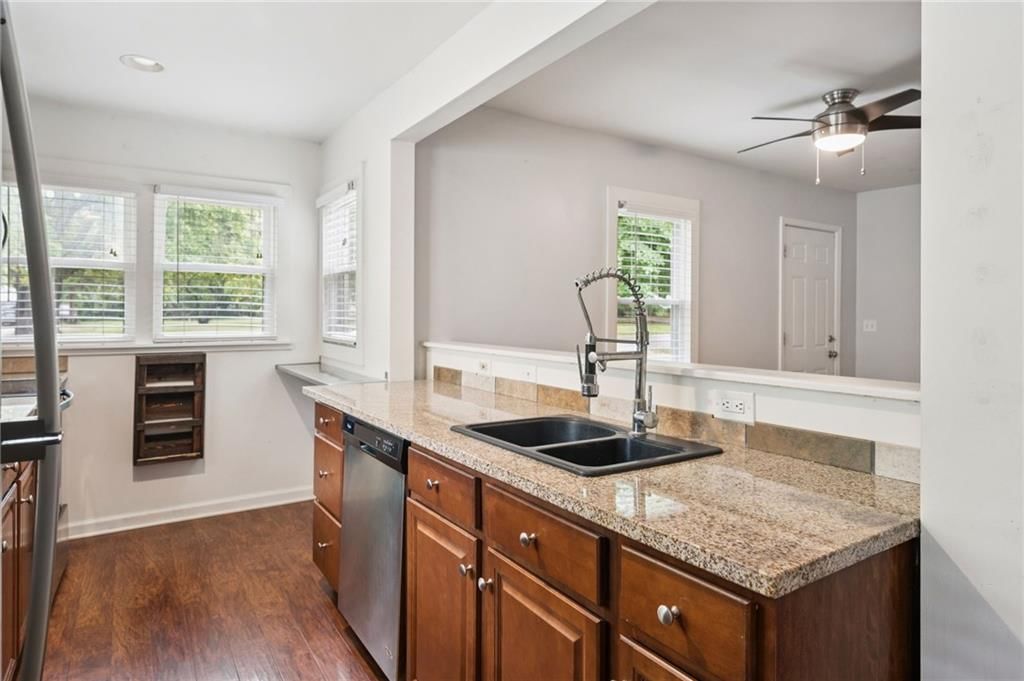 Photo 12 of 25 - 721 S Chestnut Street