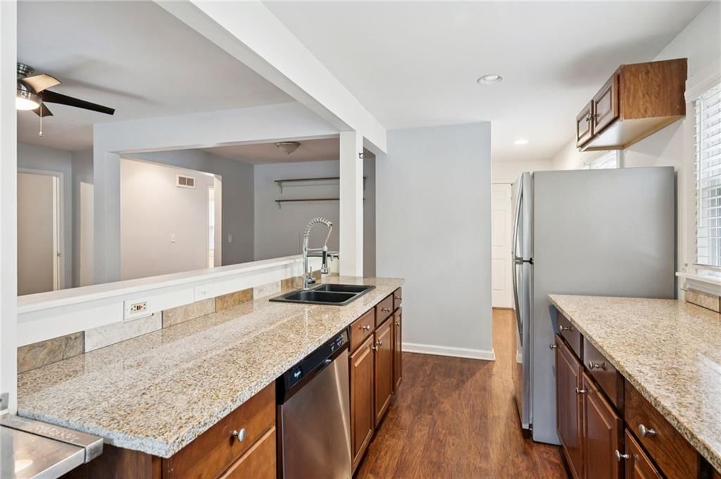 Photo 14 of 25 - 721 S Chestnut Street