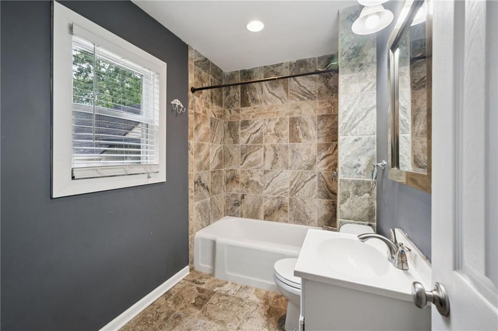 Photo 18 of 25 - 721 S Chestnut Street