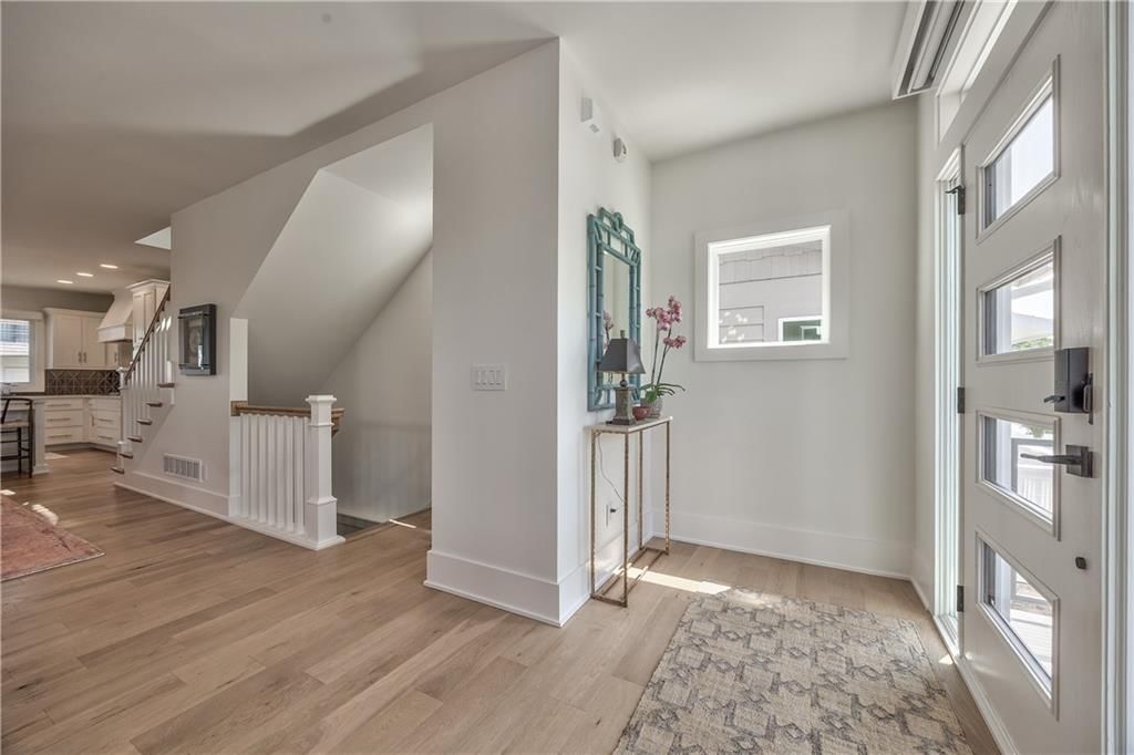 732 W 45th Street — photo 11