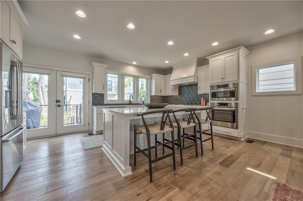 732 W 45th Street — photo 13