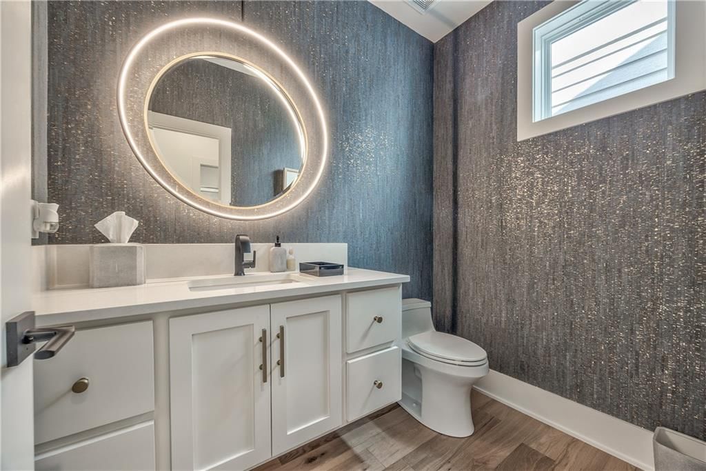 732 W 45th Street — photo 19
