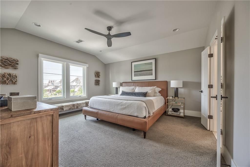 732 W 45th Street — photo 22