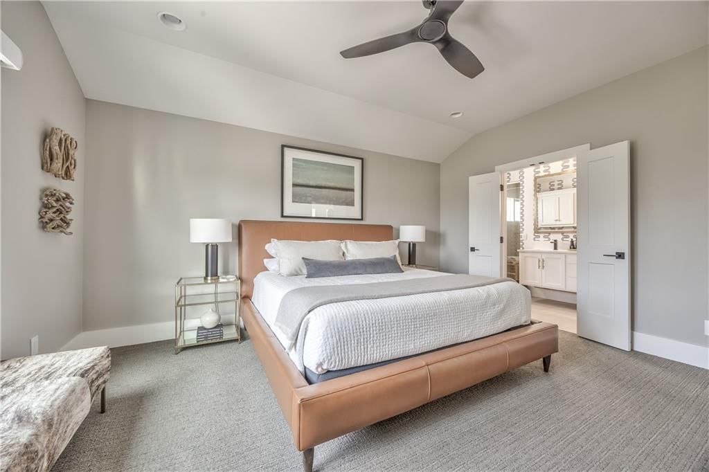 732 W 45th Street — photo 23