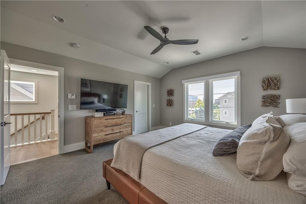 732 W 45th Street — photo 24