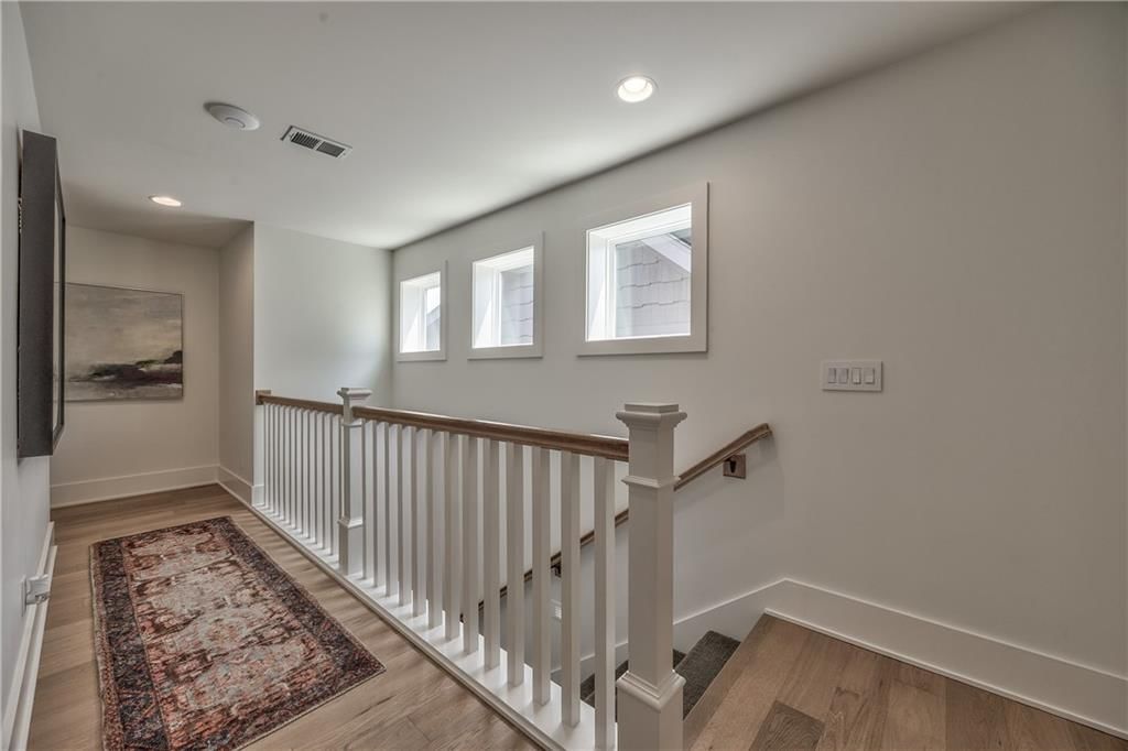 732 W 45th Street — photo 28