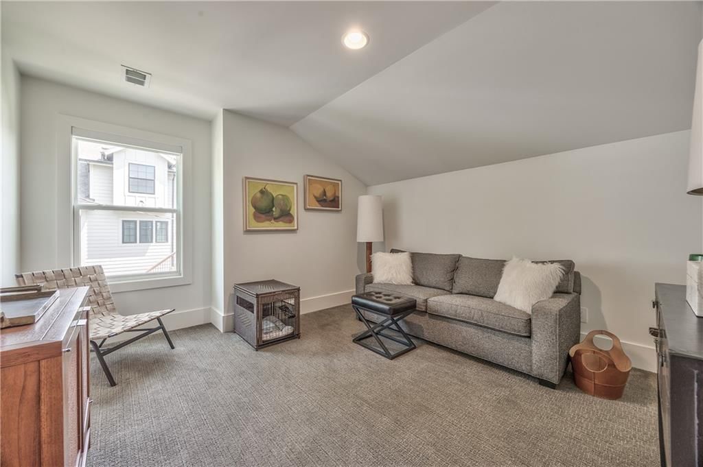 732 W 45th Street — photo 30