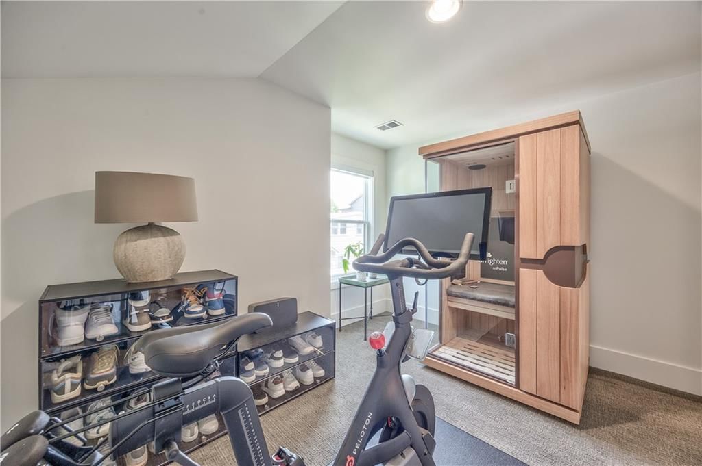 732 W 45th Street — photo 31