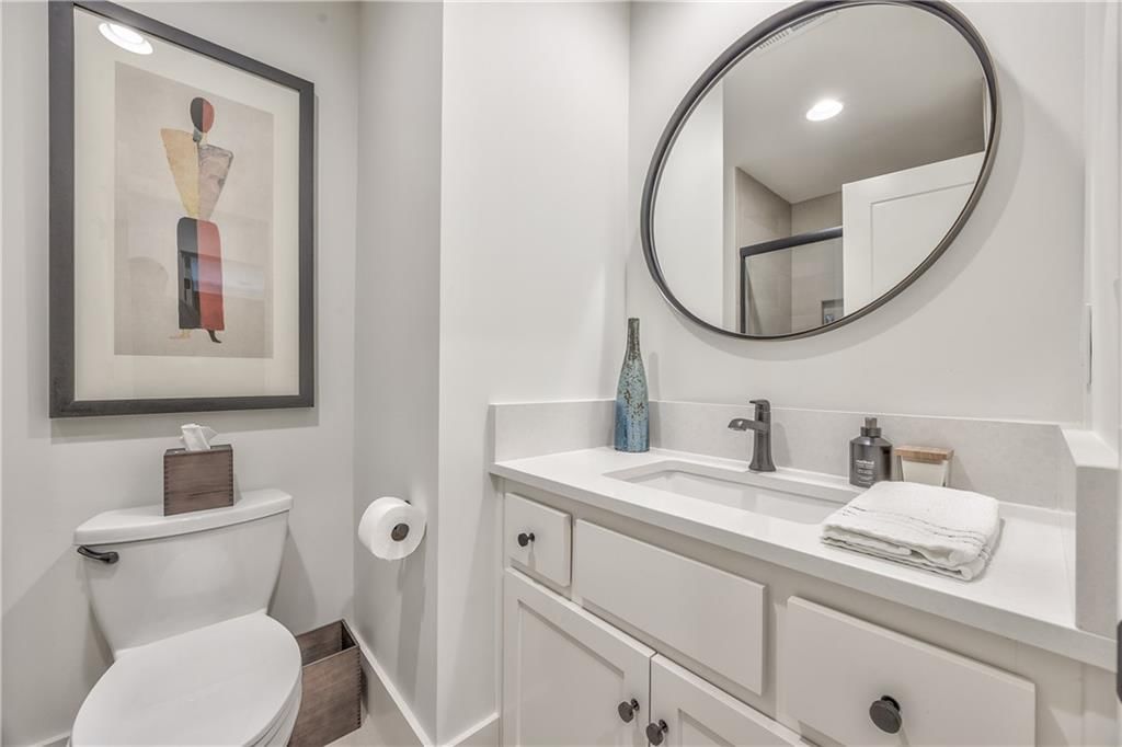 732 W 45th Street — photo 33