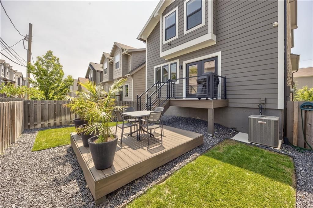 732 W 45th Street — photo 38