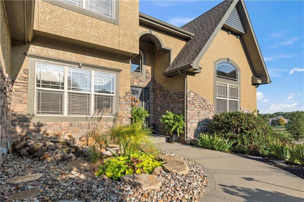 Photo 6 of 69 - 17575 N Alder Court