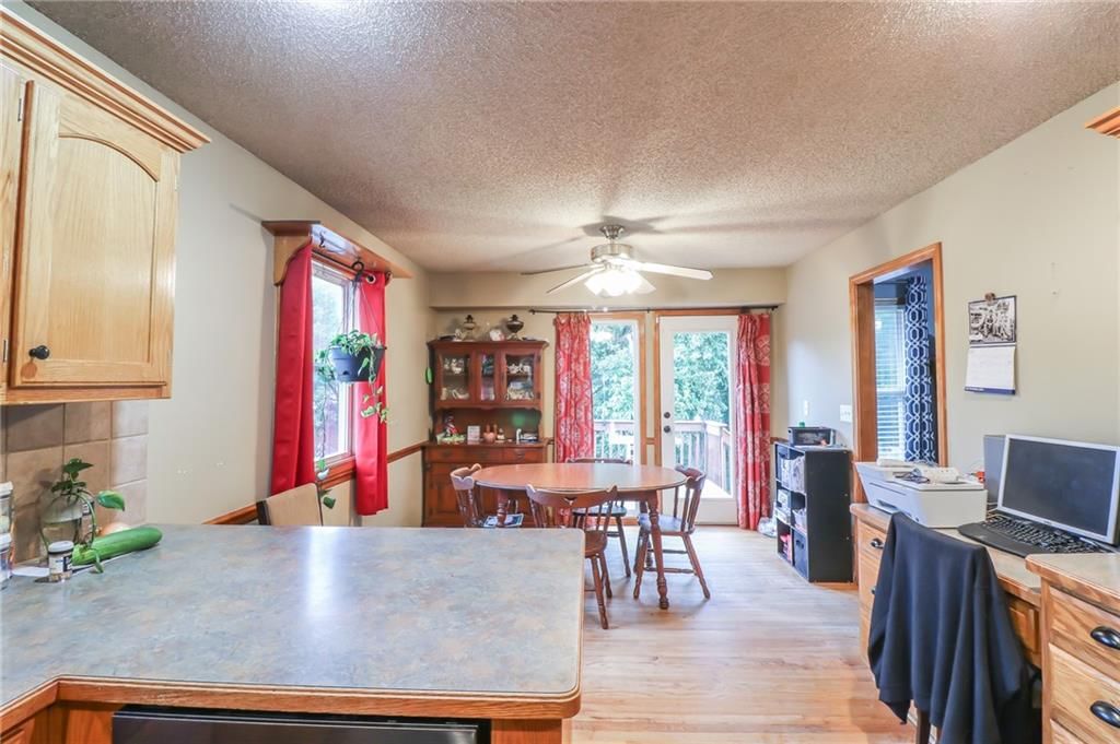 Photo 6 of 37 - 301 S Darrowby Drive