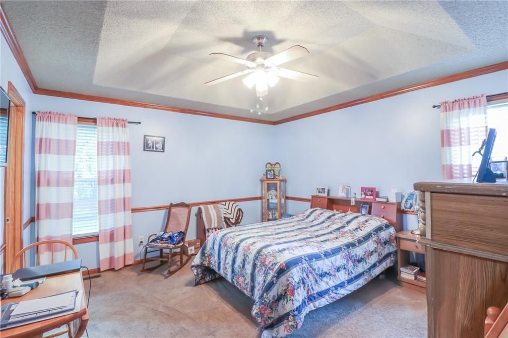 Photo 11 of 37 - 301 S Darrowby Drive