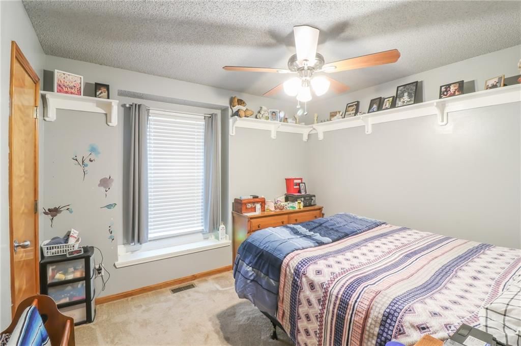 Photo 13 of 37 - 301 S Darrowby Drive