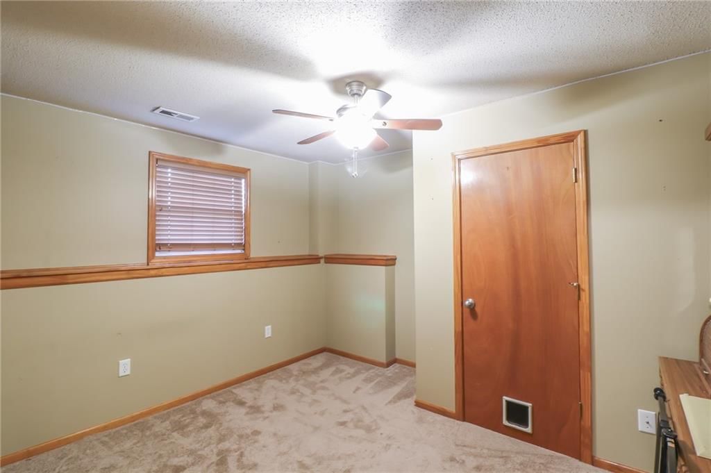 Photo 21 of 37 - 301 S Darrowby Drive