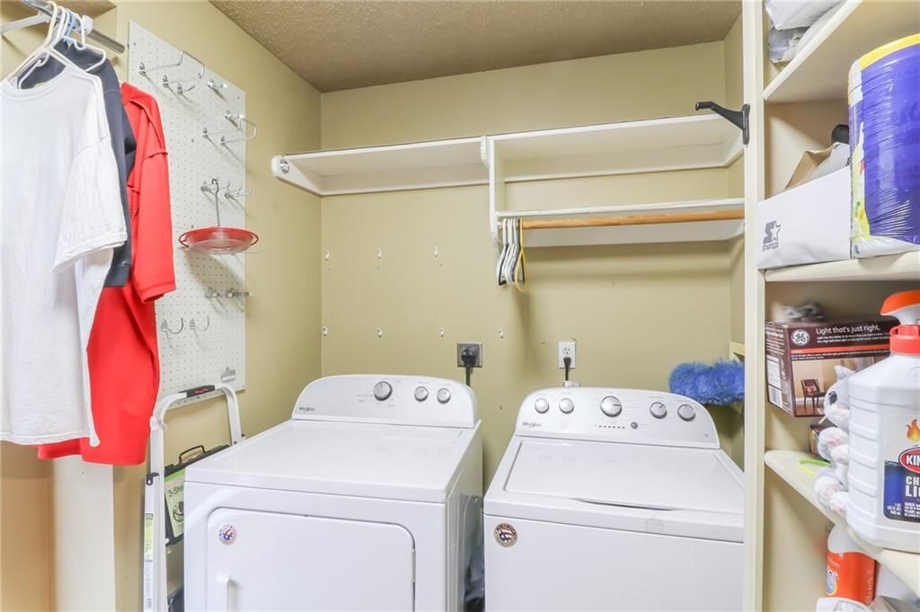 Photo 23 of 37 - 301 S Darrowby Drive
