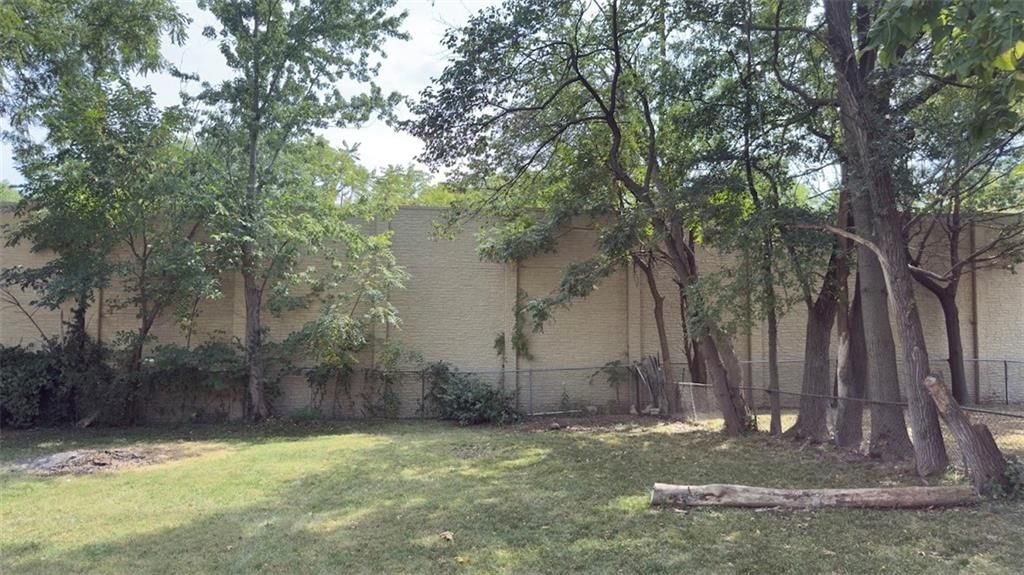 Photo 13 of 42 - 327 E Longfellow Street