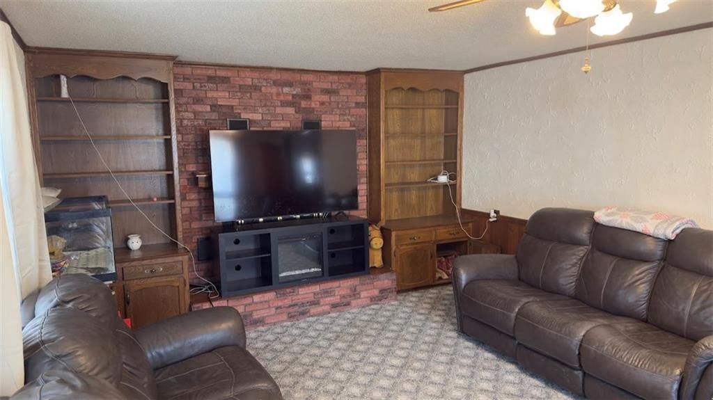 Photo 19 of 42 - 327 E Longfellow Street