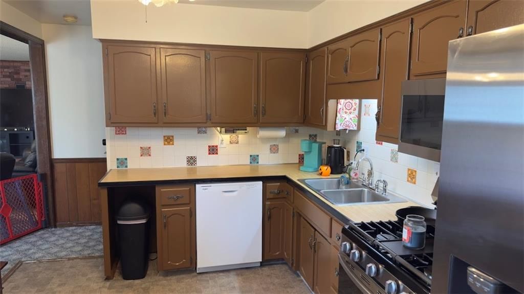 Photo 20 of 42 - 327 E Longfellow Street