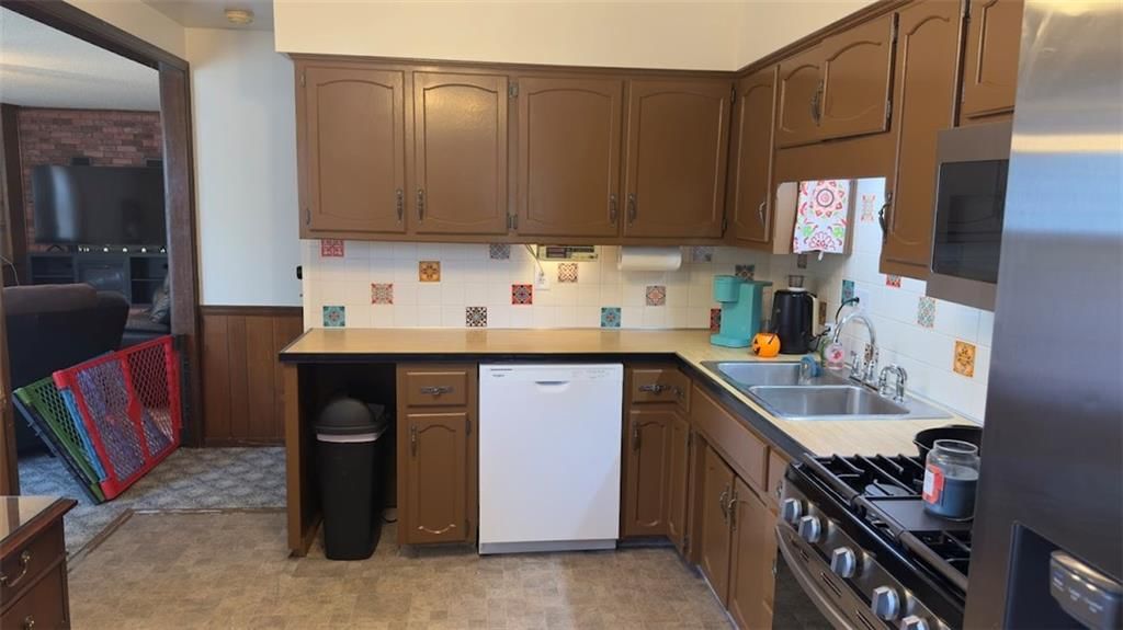 Photo 22 of 42 - 327 E Longfellow Street