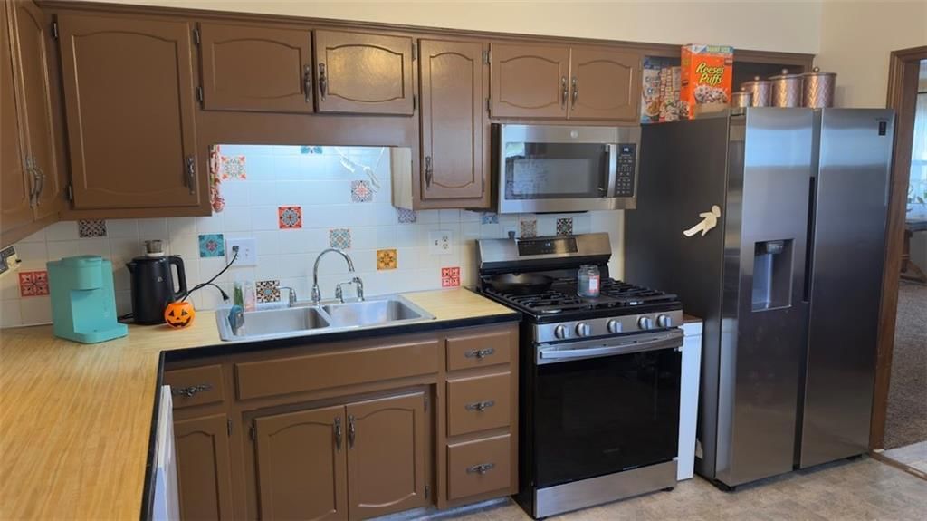 Photo 23 of 42 - 327 E Longfellow Street