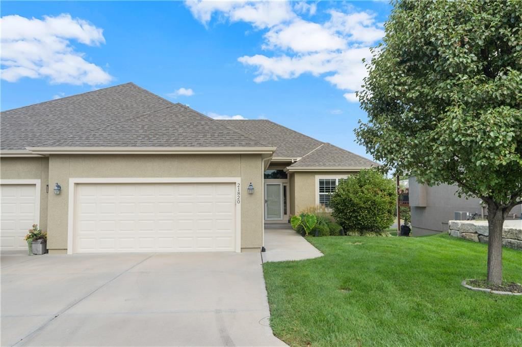 21820 W 116th Terrace, Olathe, KS
