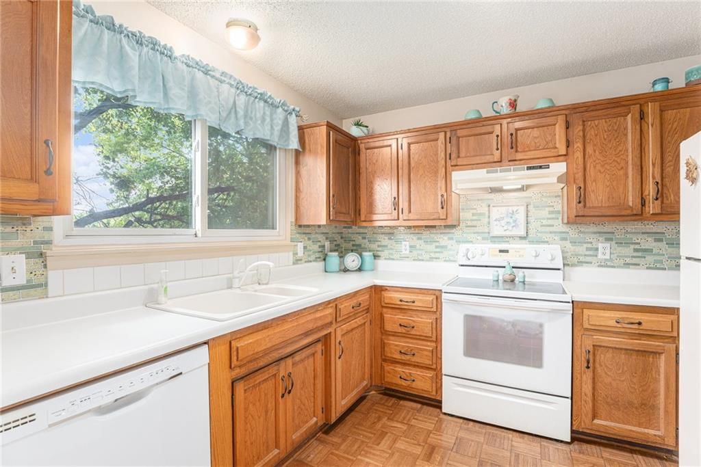 12315 W 107th Terrace — photo 8