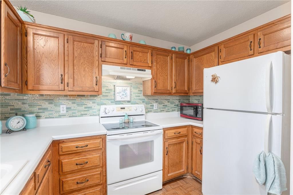 12315 W 107th Terrace — photo 9