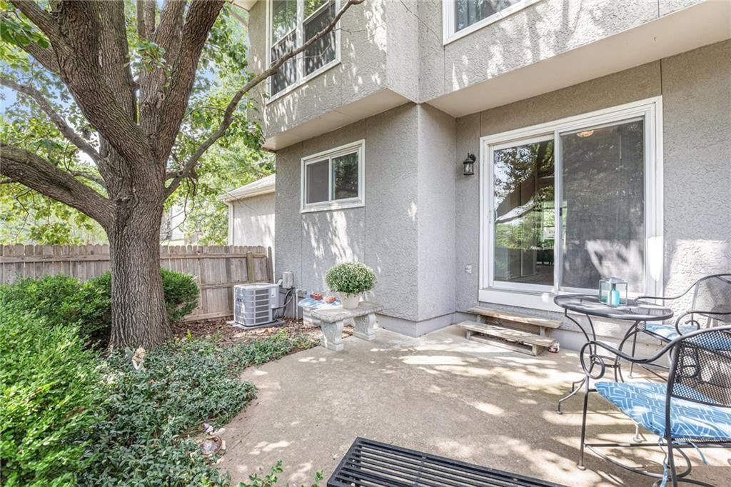12315 W 107th Terrace — photo 21