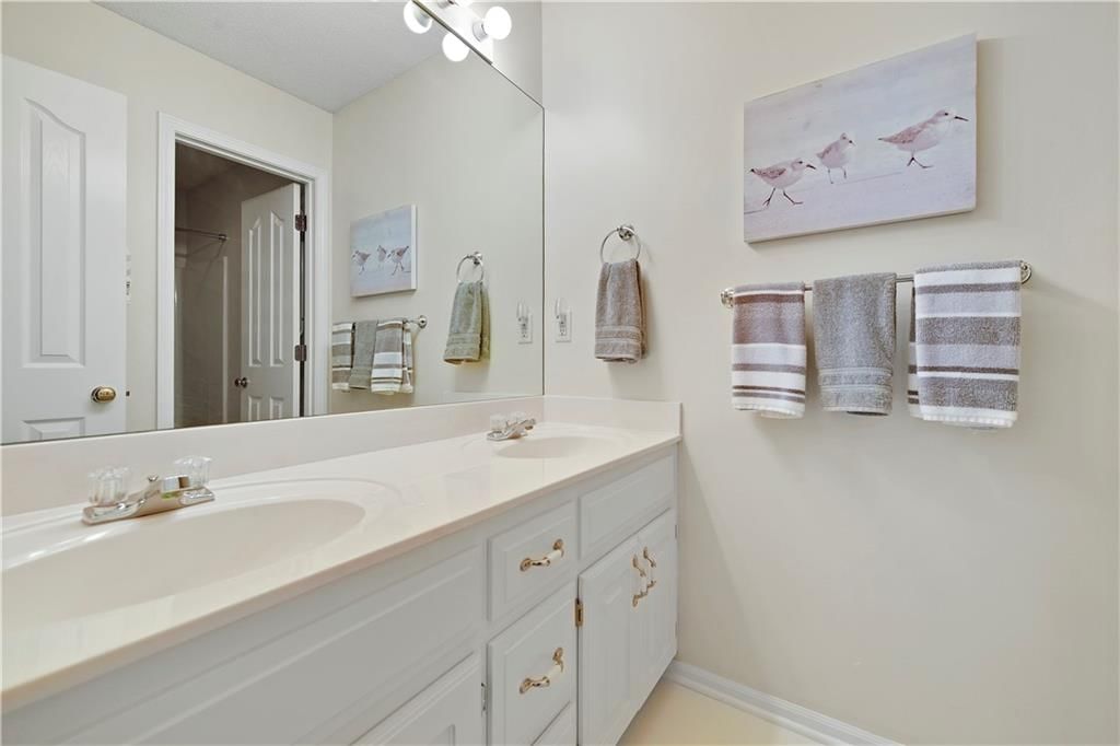 Photo 7 of 28 - 14553 W 138th Place