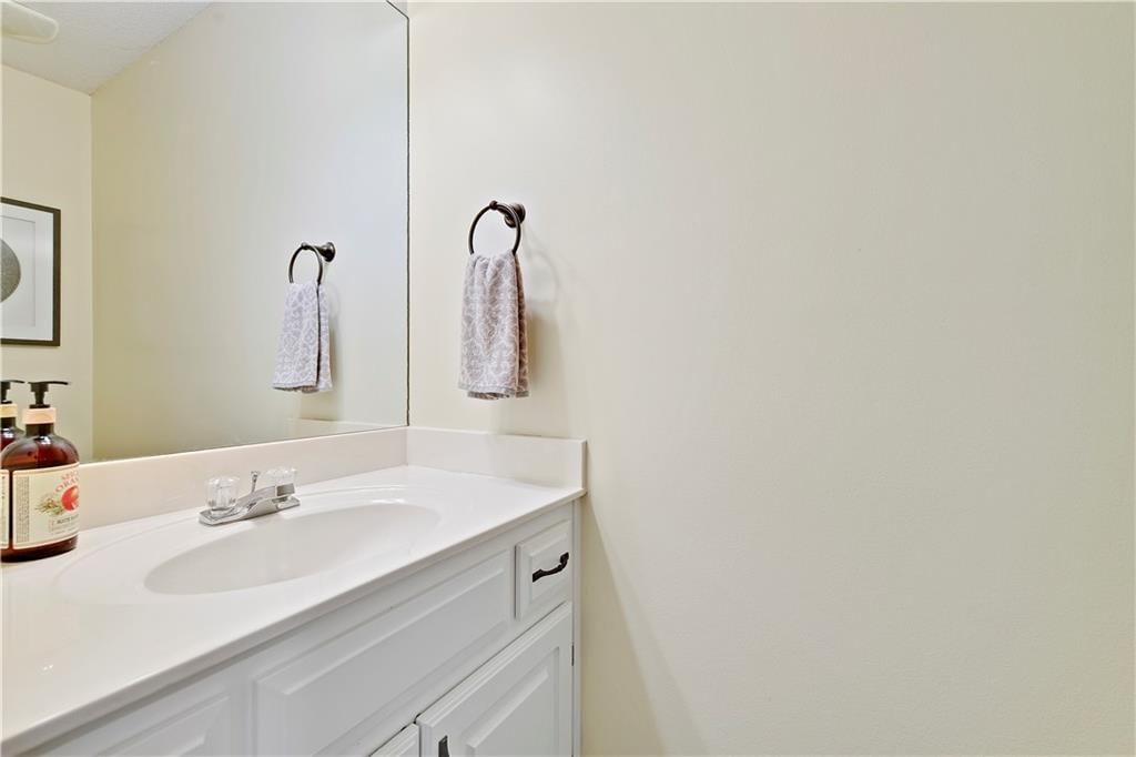 Photo 12 of 28 - 14553 W 138th Place