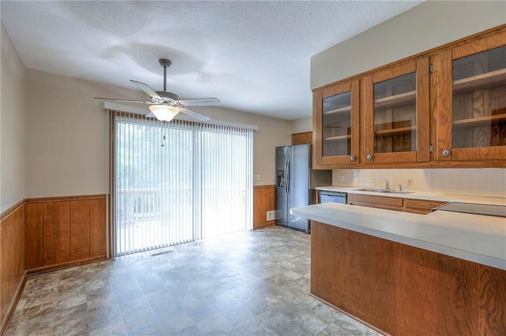 Photo 6 of 18 - 6494 Blue Ridge Boulevard