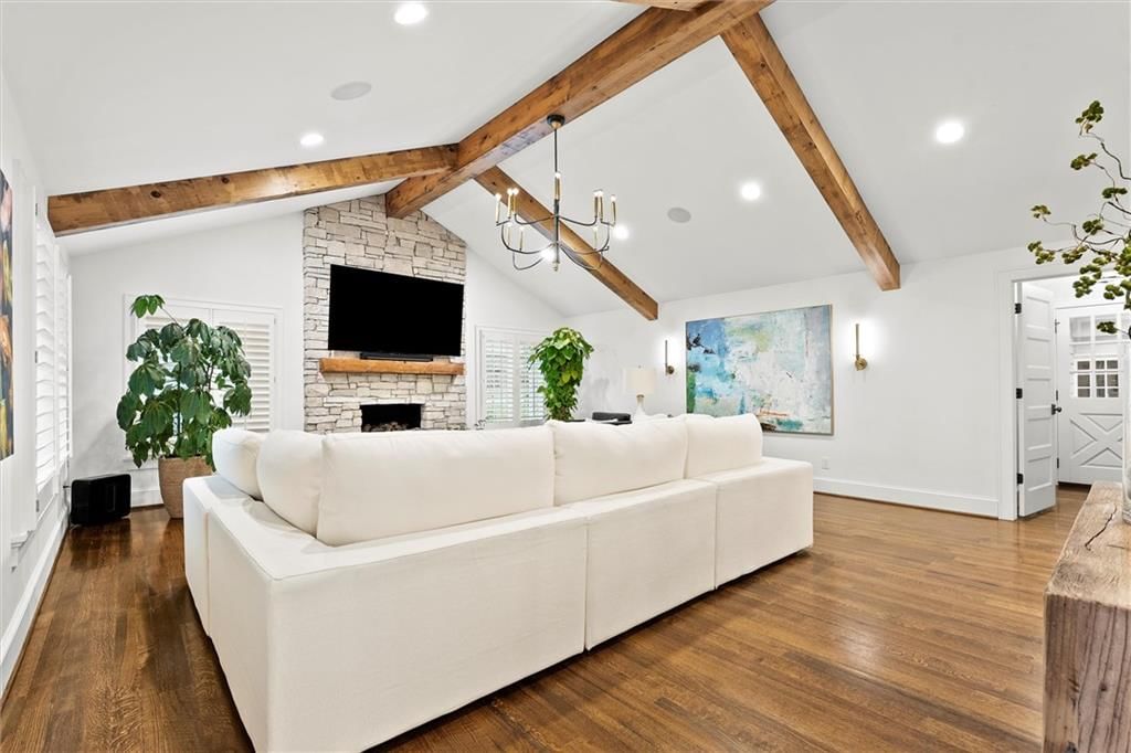 Photo 12 of 50 - 3820 W 66th Street