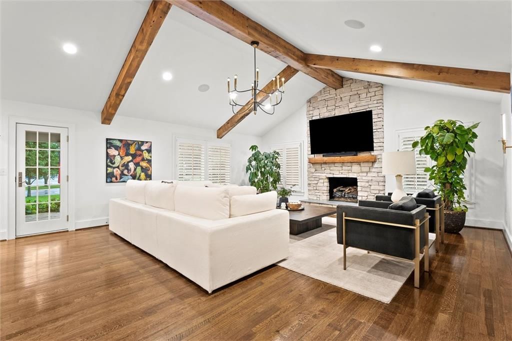 Photo 13 of 50 - 3820 W 66th Street