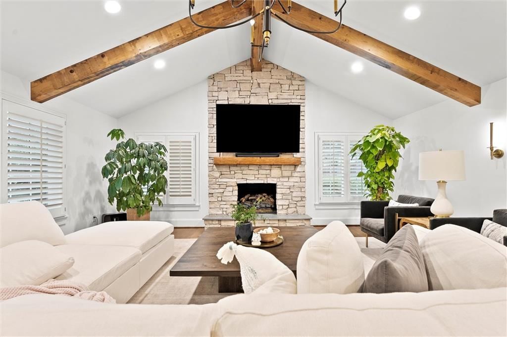 Photo 14 of 50 - 3820 W 66th Street
