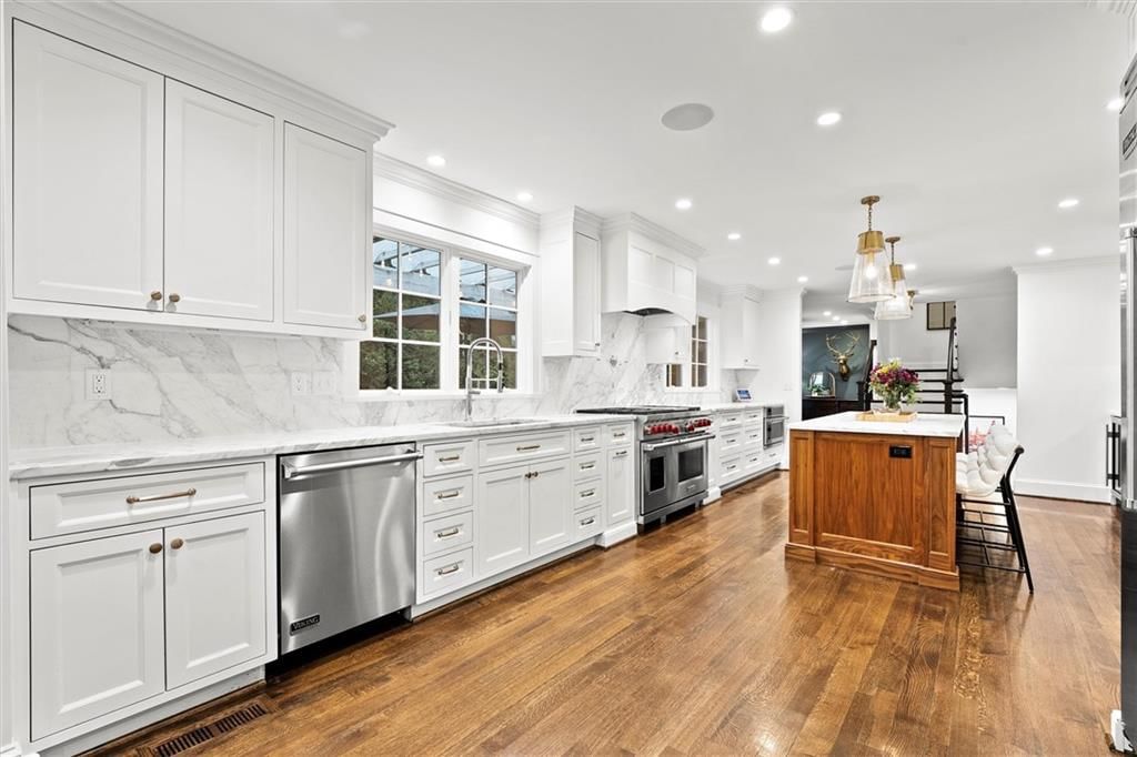 Photo 16 of 50 - 3820 W 66th Street