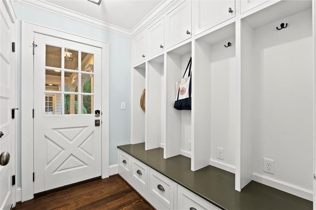 Photo 23 of 50 - 3820 W 66th Street
