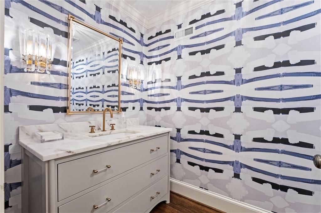 Photo 24 of 50 - 3820 W 66th Street